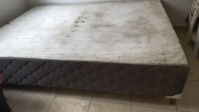 Box casal sem colchão para doação 0
