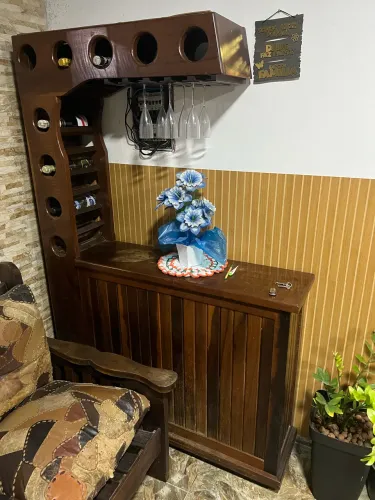 Vendo barzinho de madeira maciça