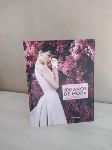 Livro 100 anos de moda