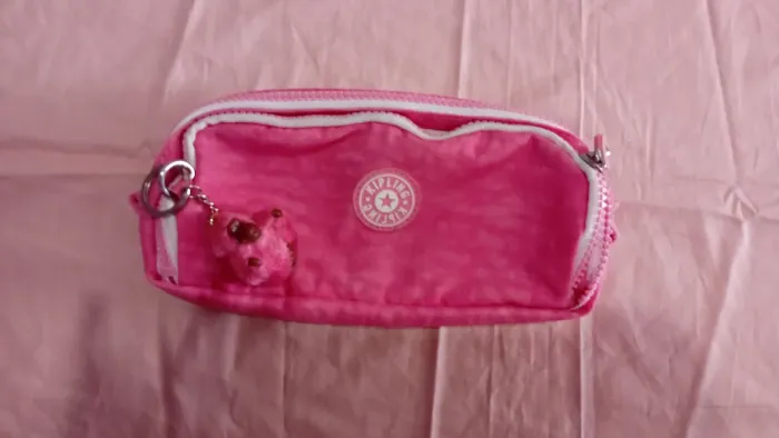 ESTOJO DA MARCA KIPLING COM MACACO