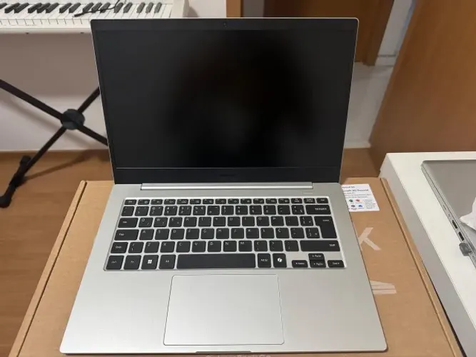 Samsung Book Go 14'' Full HD | Pouco Uso | Comprado em 2026 | Estado de Novo