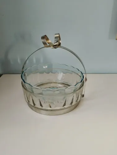 Peça Fina de Vidro e Inox