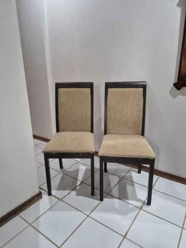 Cadeiras de jantar, bege areia (duas unidades).