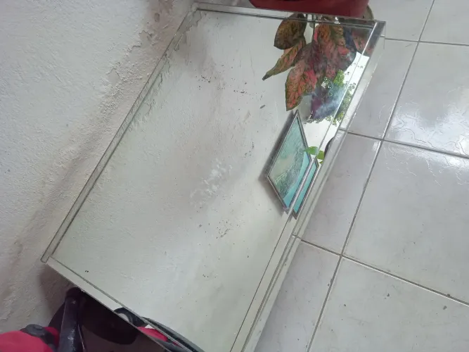 Centro de vidro pra vender 60 reais todo espelhando número pra contato *28