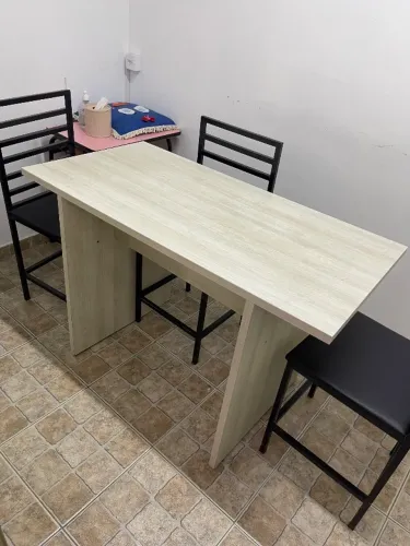 Mesa pequena para 4 cadeiras