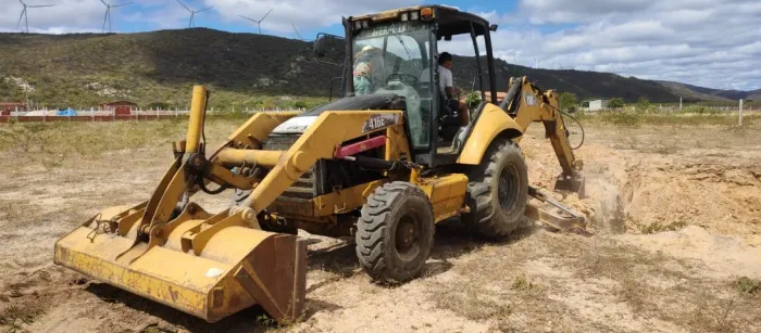 RETROESCAVADEIRA CATERPILLAR 2013, 416E, 4X4 - Pronta para Trabalhar!
