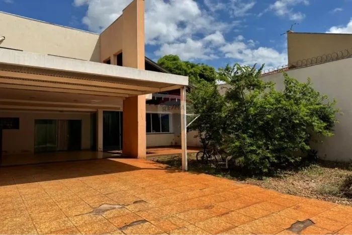 Sobrado em localização nobre no São José | Ampla metragem, excelente estrutura e alto pote