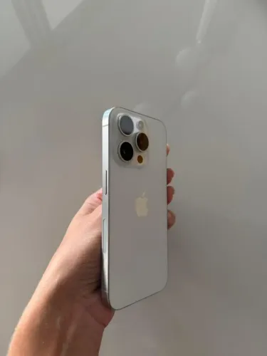 Iphone 15 PRO branco