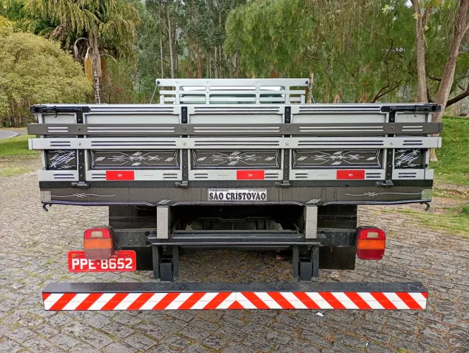 Carroceria Madeira F350