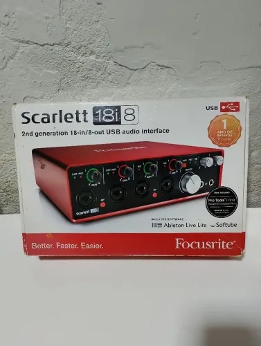 Placa de áudio 8 canais Focusrite Scarlett 2ª geração