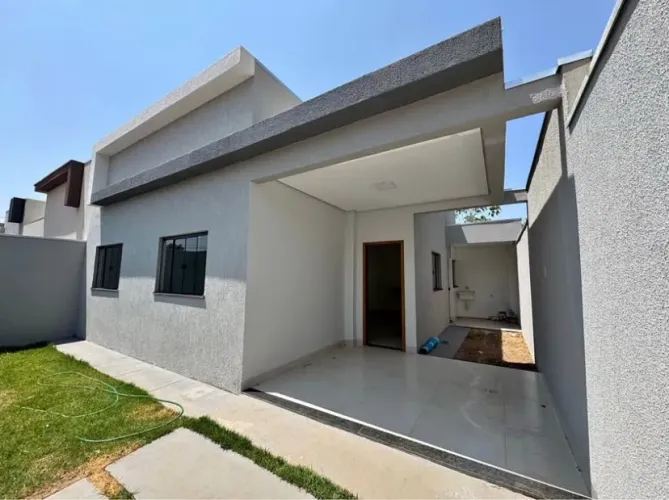 VENDE-SE CASA NO MECEJANA