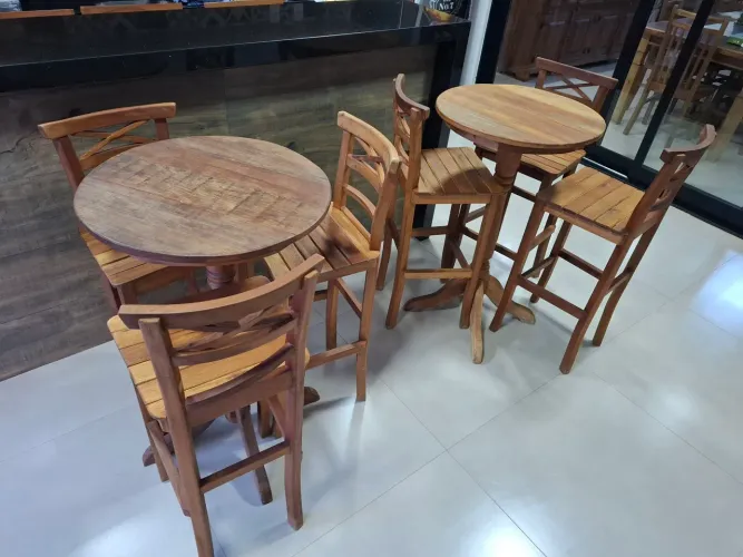 Vendo Móveis de Madeira Bistro e Banquetas
