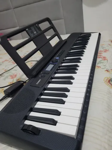 Vendo teclado casiotone cts300 e capa novinho.