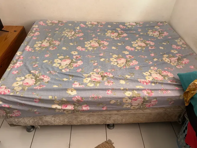 Cama Box de Casal Semi Nova - Ótimo Estado