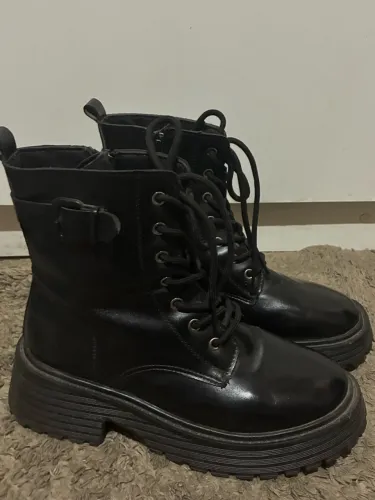 Botas Coturno SHEIN - 38 - couro sintético - perfeito estado, precisa apenas de lavagem