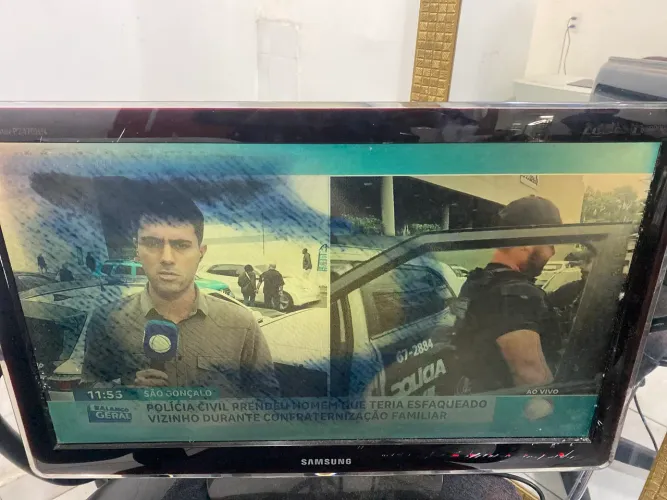 TV MONITOR DE 24 COM TELA MANCHADA