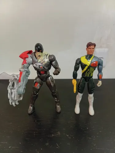 Lote 2 bonecos - Max Steel & Makino moto-serra (Mattel)
