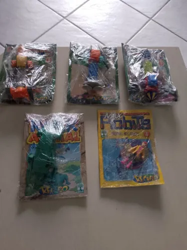Mini gibi Robits+ boneco,mini gibi Max Robits+ boneco e mini gibi Rock animal+ boneco.