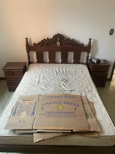 Cama, mesa e cômoda sucupira 