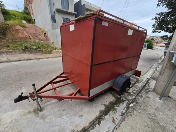 Vendo Carretinha Baú