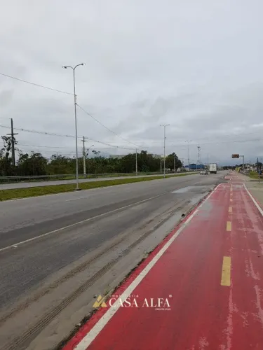 Terreno em Praia de Leste em região comercial