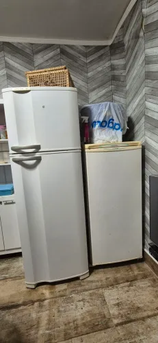 Troco freezer, geladeira e frigobar: os 3 por 1 geladeira grande e de qualidade.