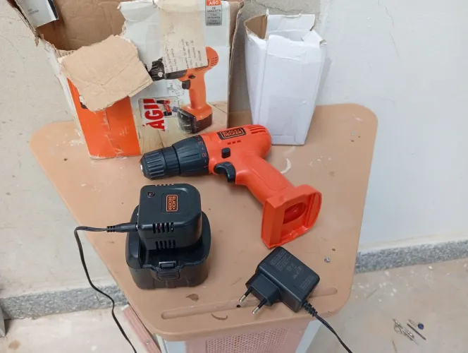Verde se uma parafusadeira Black Decker