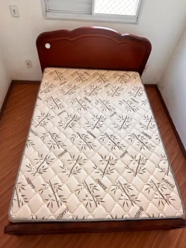 Cama de Casal de Madeira Mogno + Colchão de Espuma 1,88m x 1,38m x 20cm