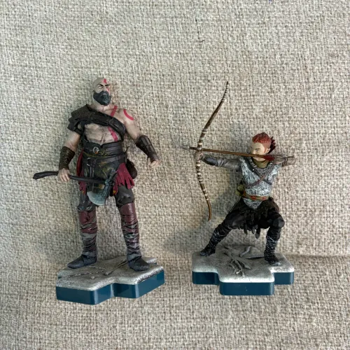 Bonecos Kratos e Atreus Totaku God of war Sony