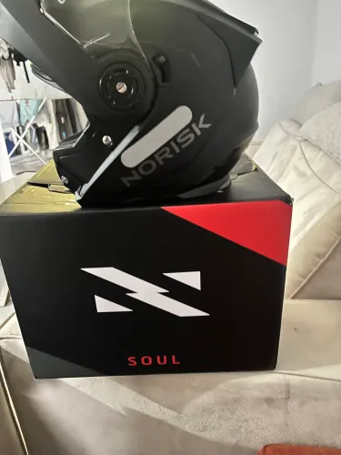 Capacete Norisk robocop