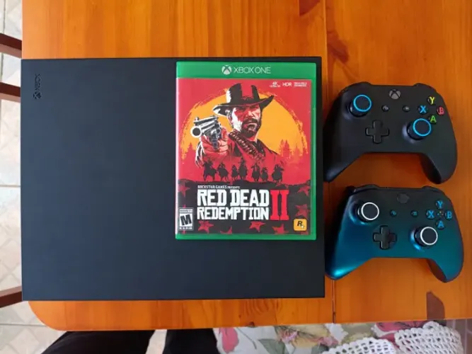 Xbox One X com 2 controles + 7 jogos - Red Dead Redemption II e Far Cry 6