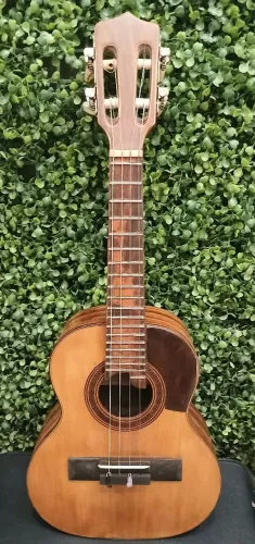 Cavaquinho Del Vechio modelo Waldir Elétroacustico 
