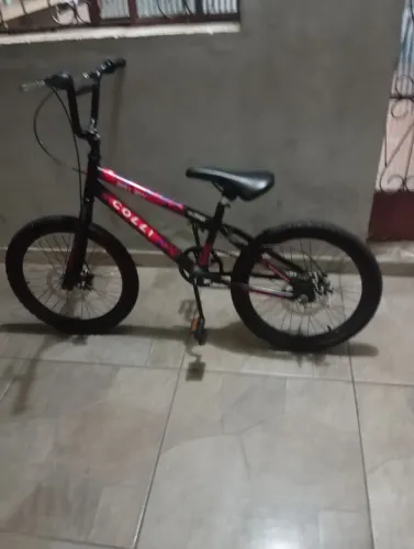 Bicicleta nada quebrado tudo original e também tudo ok