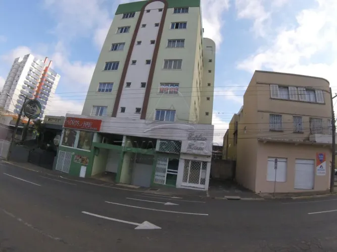 Apartamento no Centro no Edifício Gávea com 03 Dormitórios!