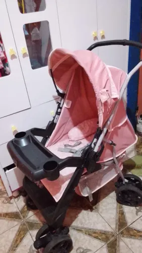 Carrinho de bebê feminino