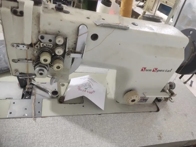 Máquinas de costura jeans . Ptf / Alternada / reta / Máquina de cós 4 agulhas .