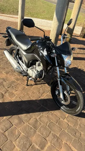 Titan 150 completa abaixo fipe moto muito boa , pequeno detalhes uso 