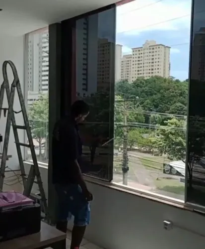 Película, plotagem, instalação de papel de parede e Envelopamento 