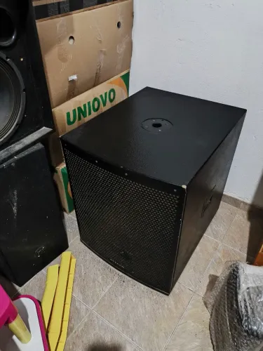 Subwoofer Ativo Attack VRS 1510A 1000W RMS 15" - Perfeito Estado