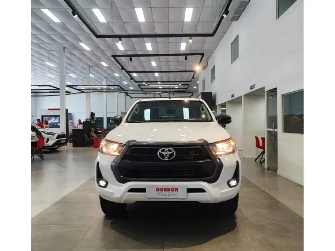 Toyota Hilux CD SR 4X4 2.8 TDI Diesel Aut. 2025