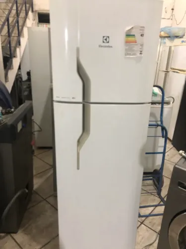 Geladeira Electrolux DF35 frost free