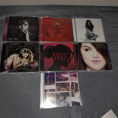 Cds e dvds Selena gomez