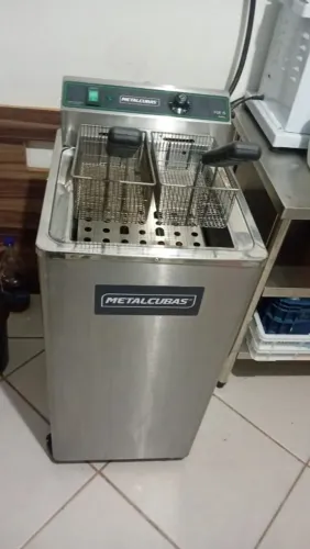 Fritadeira Industrial elétrica 15L Metalcubas.