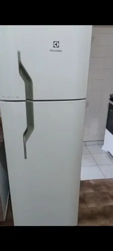 Geladeira Eletrolux Semi nova 