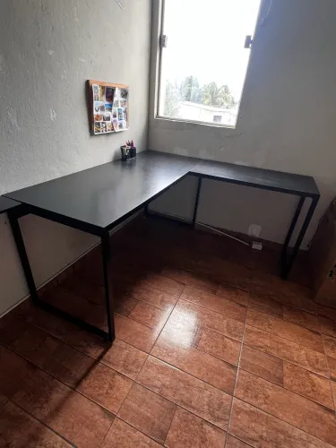 Mesa de escritório em L com cadeira - estilo industrial
