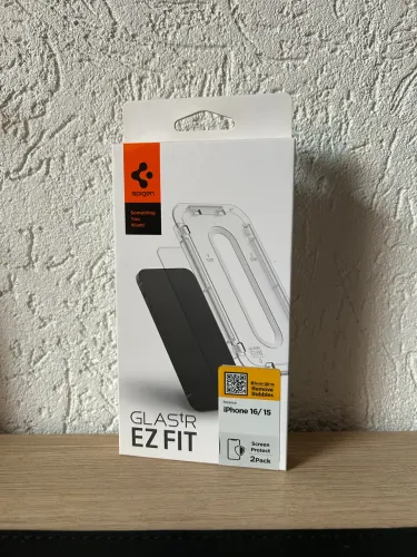 Película Spigen GlasTR EZ Fit para iPhone 16/15 2 unidades