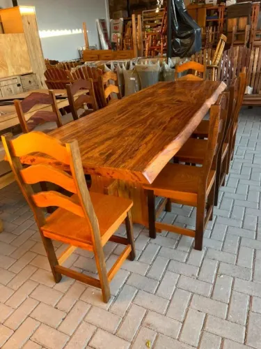Mesa de Angelim tampo uma Prancha só com 8 Cadeiras