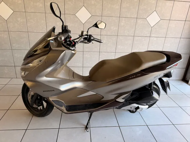 Honda Pcx dlx 2022 moto baixa km . Abs