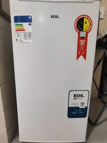 Frigobar EOS Ice Compact de 93 Litros (modelo EFB101 / EFB102) 127v