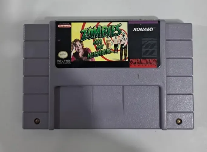 Zombies Ate My Neighbors - SNES (USADO)